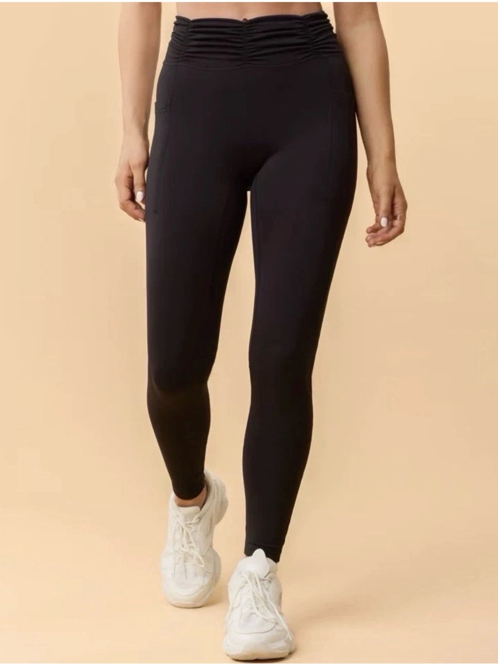 Blogilates Ruched Waist Legging
Black Side Pockets
Small
MSRP $40
New with tag